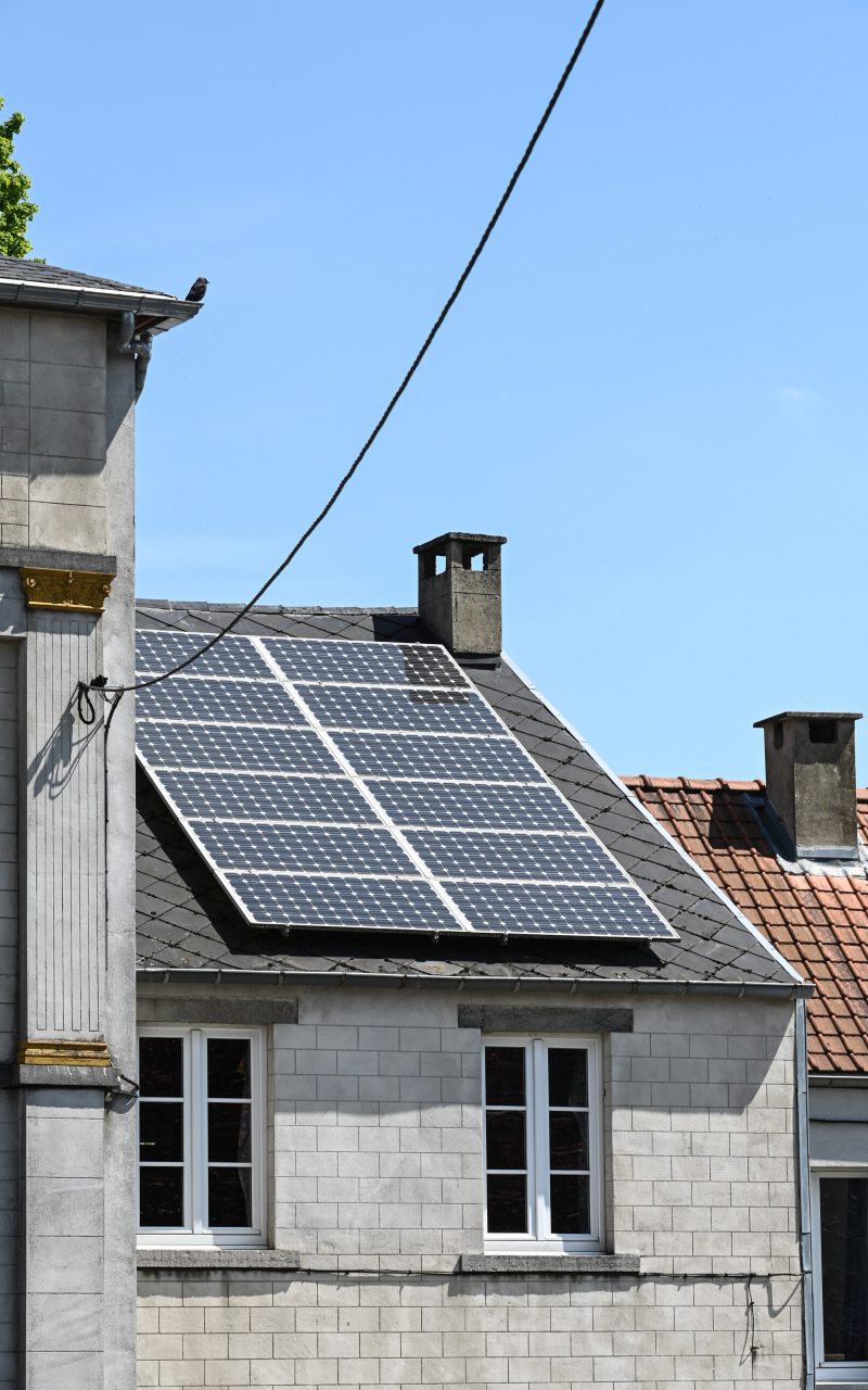 maison logement immobilier energie solaire photovoltaique panneaux environnement