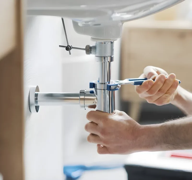 alain-dilosquer-Plombier-Chauffagiste-pres-de-Pont-l-Abbe-Plomberie-1-1